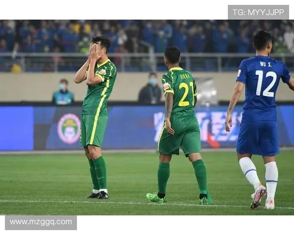 北京国安强势迎战上海申花 双方激战正酣争夺顶级荣耀